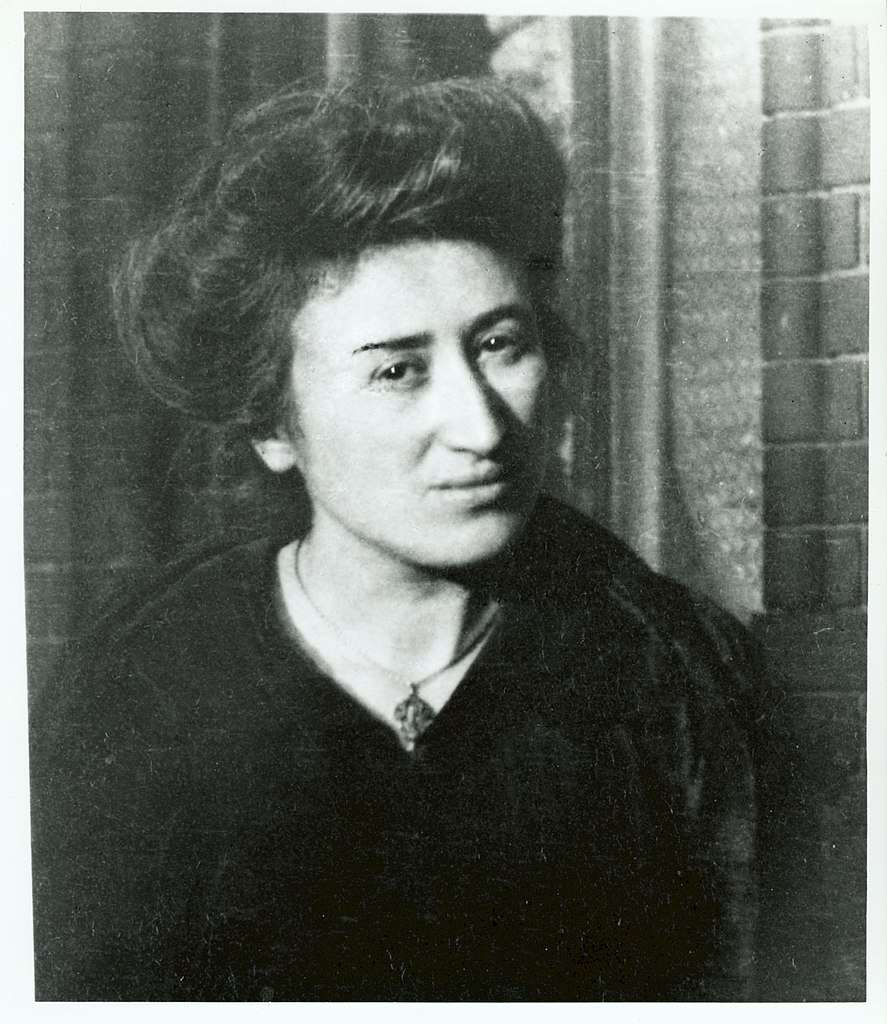 #OtD 31 May 1919 revolutionary socialist Rosa Luxemburg's body was found and identified after an autopsy in Berlin, five months after being murdered by right-wing paramilitaries working at the behest of the Social Democratic government. More in this book: shop.workingclasshistory.com/products/the-m…