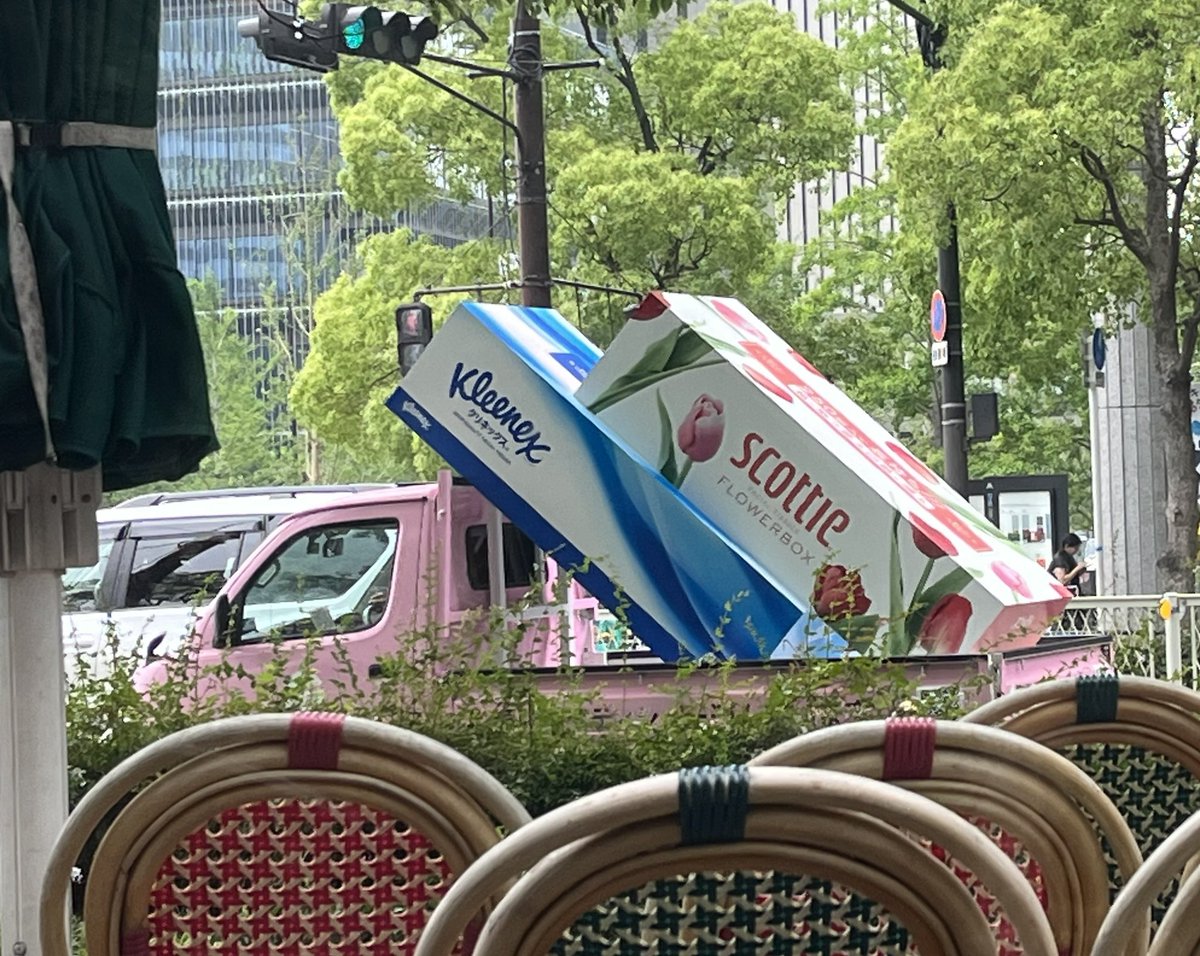 今日梅田のカフェから偶然撮影してました！(えっなに？って笑)

めちゃくちゃ目立ってたし
いい宣伝になりますね🌼*･
いつも使ってます(*´▽｀*)ﾉ))