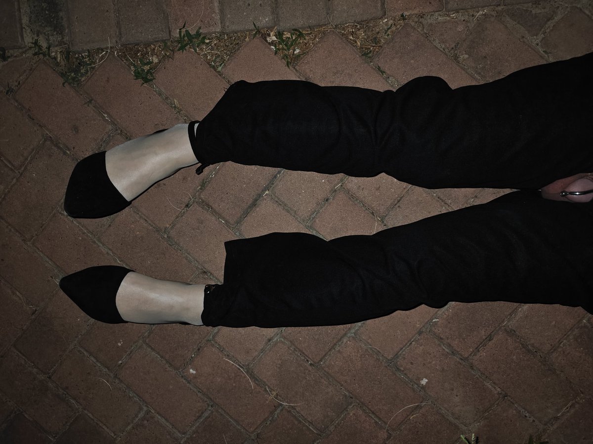 day11穿着高跟露着戴锁的鸡鸡，在公园散步好羞耻，意外的发现穿十厘米的高跟鞋散步还挺稳
 #公园 #露出 #裤里丝 #高跟 #尿道锁 #丝袜