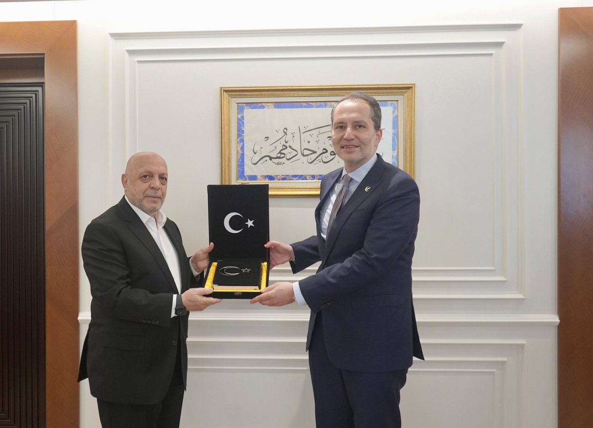 HAK-İŞ Konfederasyonu Genel Başkanı Mahmut Arslan, Genel Başkanımız Dr. Fatih Erbakan’ı ziyaret etti. 

Ziyarete STK’lardan sorumlu Genel Başkan Yardımcımız M. Fatih Uğurlu da eşlik etti.