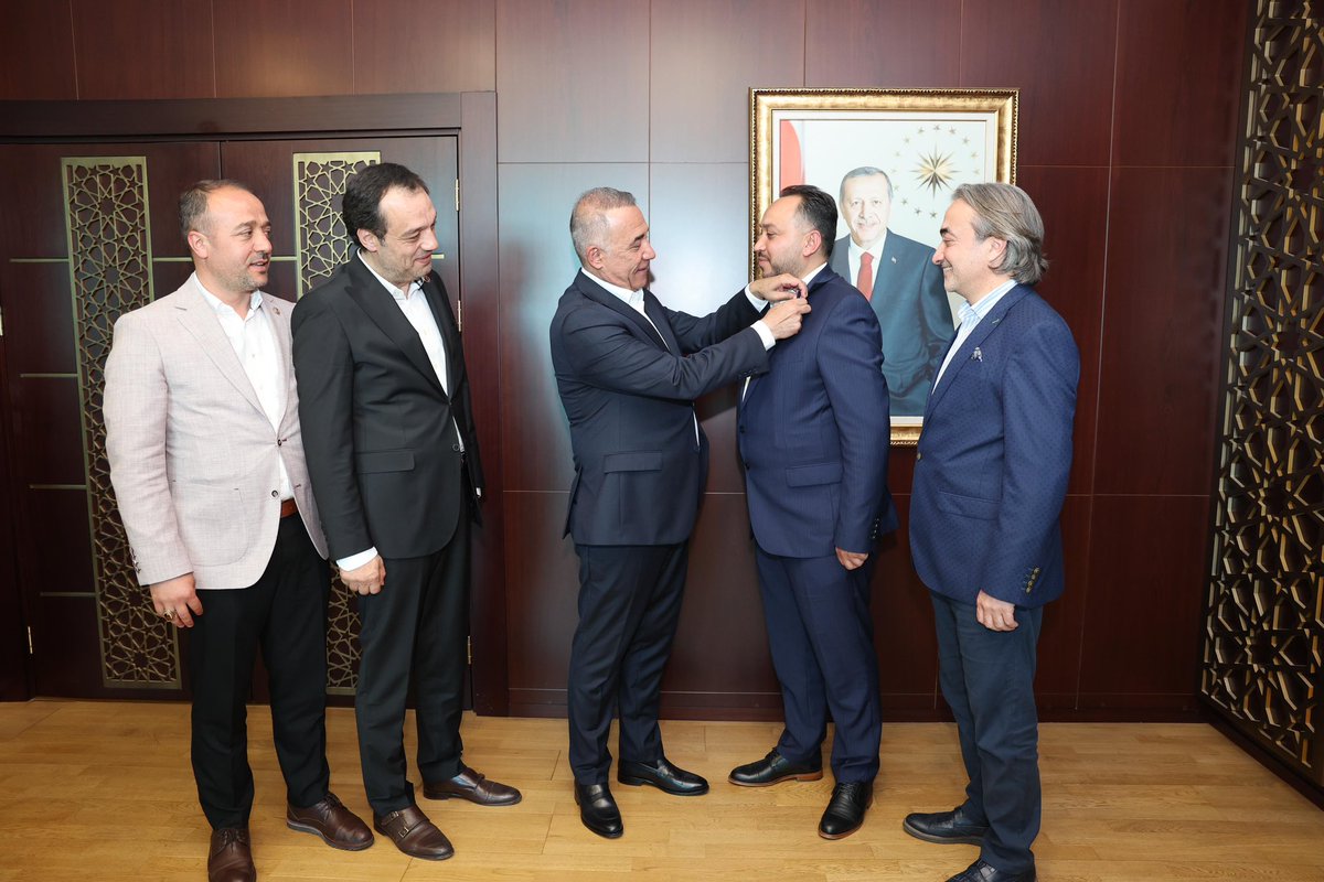 Sultangazi Belediye Meclis Üyemiz Recep Tufan’ın istifası ile boşalan Meclis Üyeliğine seçilen Mustafa Terzi kardeşimize rozetini taktık.

Mustafa kardeşime hayırlı olmasını diliyor, meclis çalışmalarında üstün başarılar diliyorum.