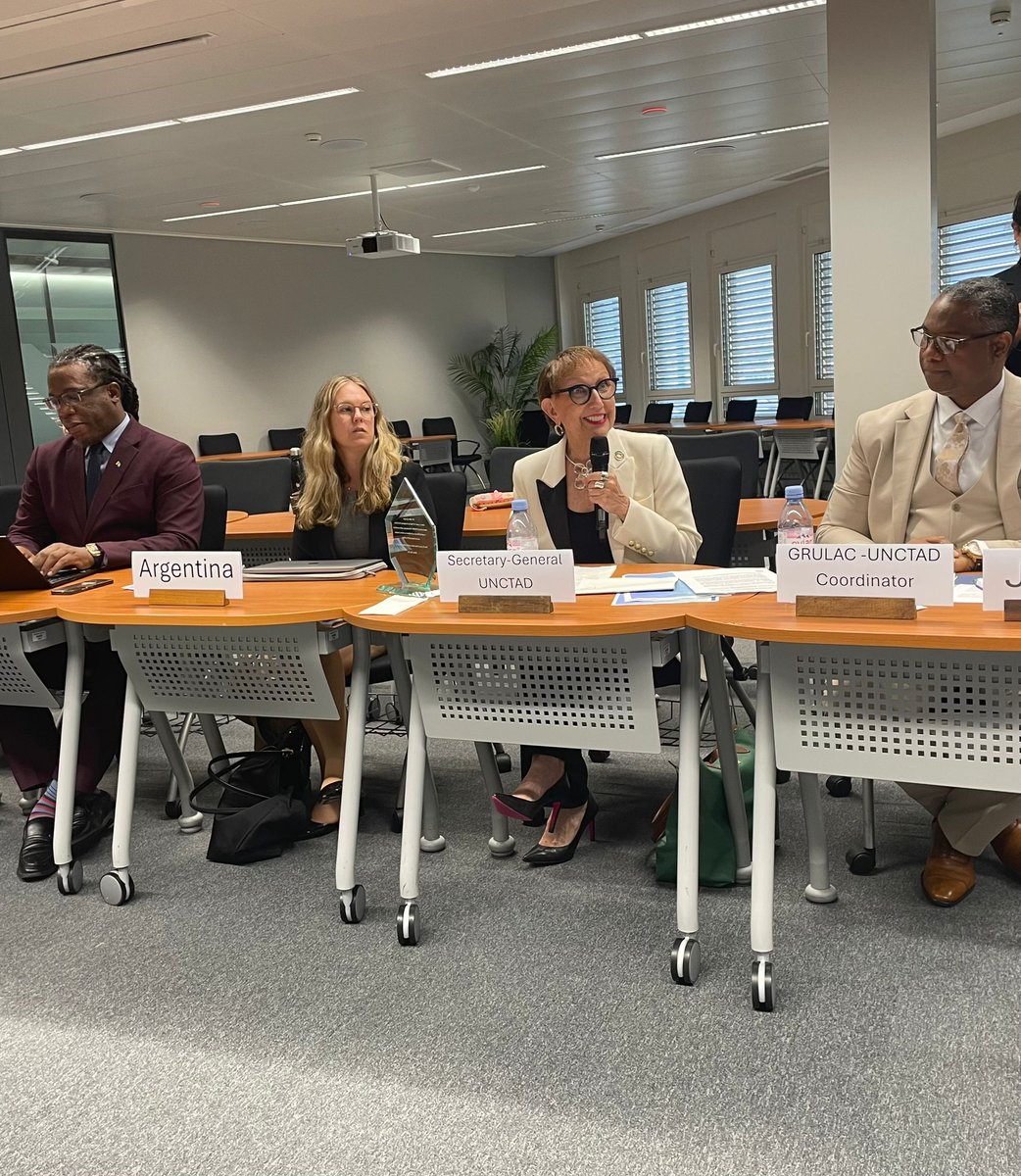 PRUNJAMGeneva's tweet photo. The event included a panel discussion, with the keynote address delivered by @RGryspan  Ambassador Brown @DrRJIBrown  presented an award to SG Grynspan on behalf of the Group. https://t.co/UGPH41gnsZ