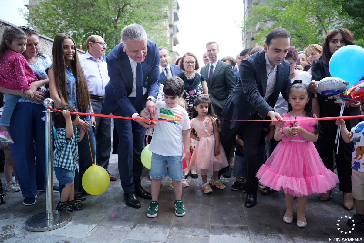 EUAmbArmenia's tweet photo. Extremely delighted that children of Armenia will enjoy another renovated energy efficient kindergarten in Yerevan.  #GreenYerevan #EIP#EIB are delivering #StrongerTogether https://t.co/NVQAc86IZS
