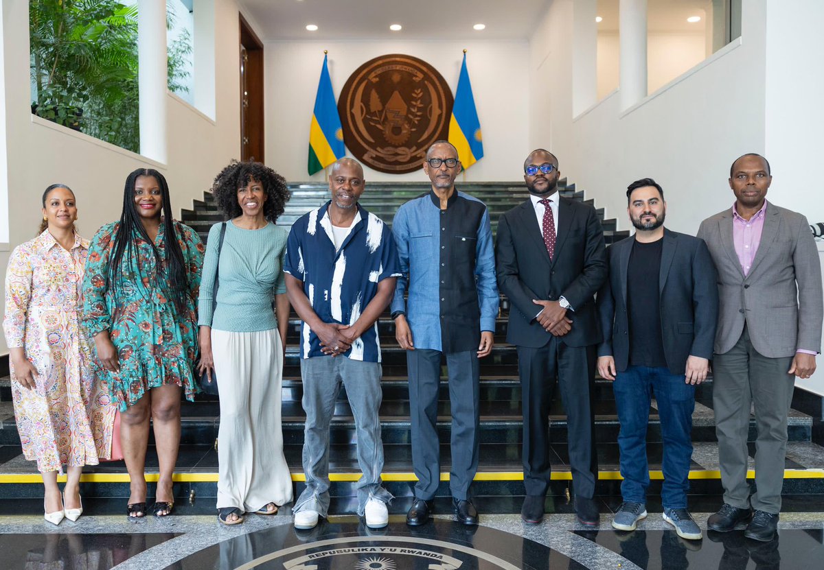 This afternoon at Urugwiro Village, President Kagame received American comedian Dave Chappelle, who yesterday performed in Rwanda for the first time.