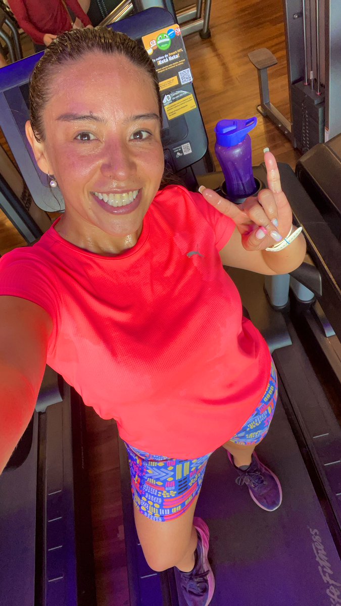 Desmadrugada pero bien entrenada 😎🤪 se tuvo que correr rápido para que diera tiempo 😅

Feliz viernes, sonrían aunque tengan sueño 🥱😊

#CrisitaMamey 🏋🏼‍♀️
#CrisitaMaratonistaX4🏃🏼‍♀️💜

#KmsAlCielo 🤍
#FénixRun 
#LaLigaDeLaJusticiaRunner 🦹🏼‍♀️
#ManicomioRunner 
#KMSxELA 💚
#VortexLF 🌀