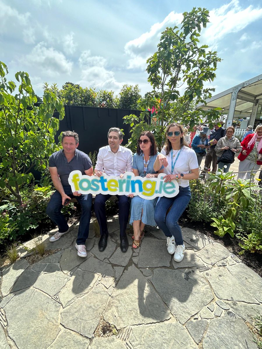 tusla's tweet photo. We are so grateful to Taoiseach @SimonHarrisTD for joining us at the Tusla Fostering Garden today and speaking with the team @BordBiaBloom #TogetherWeGrow #TuslaFostering https://t.co/H7ImoFIBJM