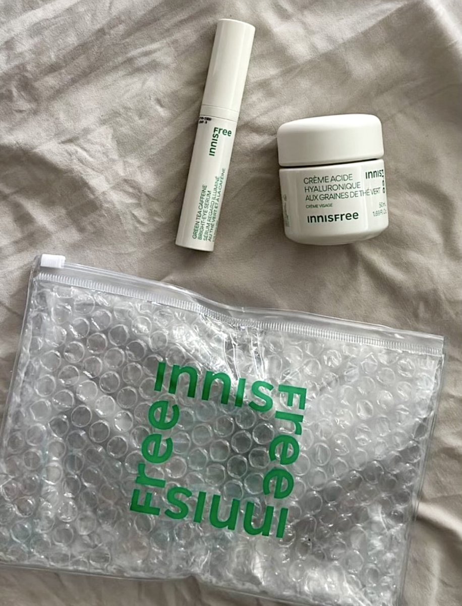 gemnoteHQ's tweet photo. Elevate your brand's allure with Gemnote's bespoke zip pouches, a chic shield for beauty essentials – safeguarding luxury, sealing style, and delivering PR perfection for beauty brands💚 https://t.co/iY0rh6ztkx