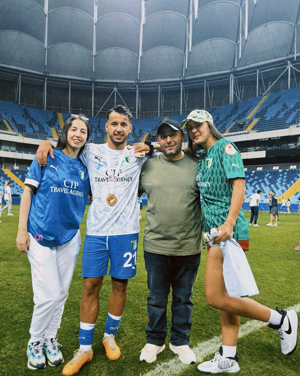 ‘Babam bugün hangimizi arabayla antrenmana bıraksın’ kavgalarından ‘Süper Lig’e’ 🏆 bir geçiş! Seni seviyorum! ♥️ Seninle gurur duyuyorum! <a href="/AHMET_ASLN_2/">AHMET ASLAN</a> Bu sene yaşadığım laik atak üzerine birde gurur koması eklendi 🫠

#bodrumspor #süperlig #ahmetaslan