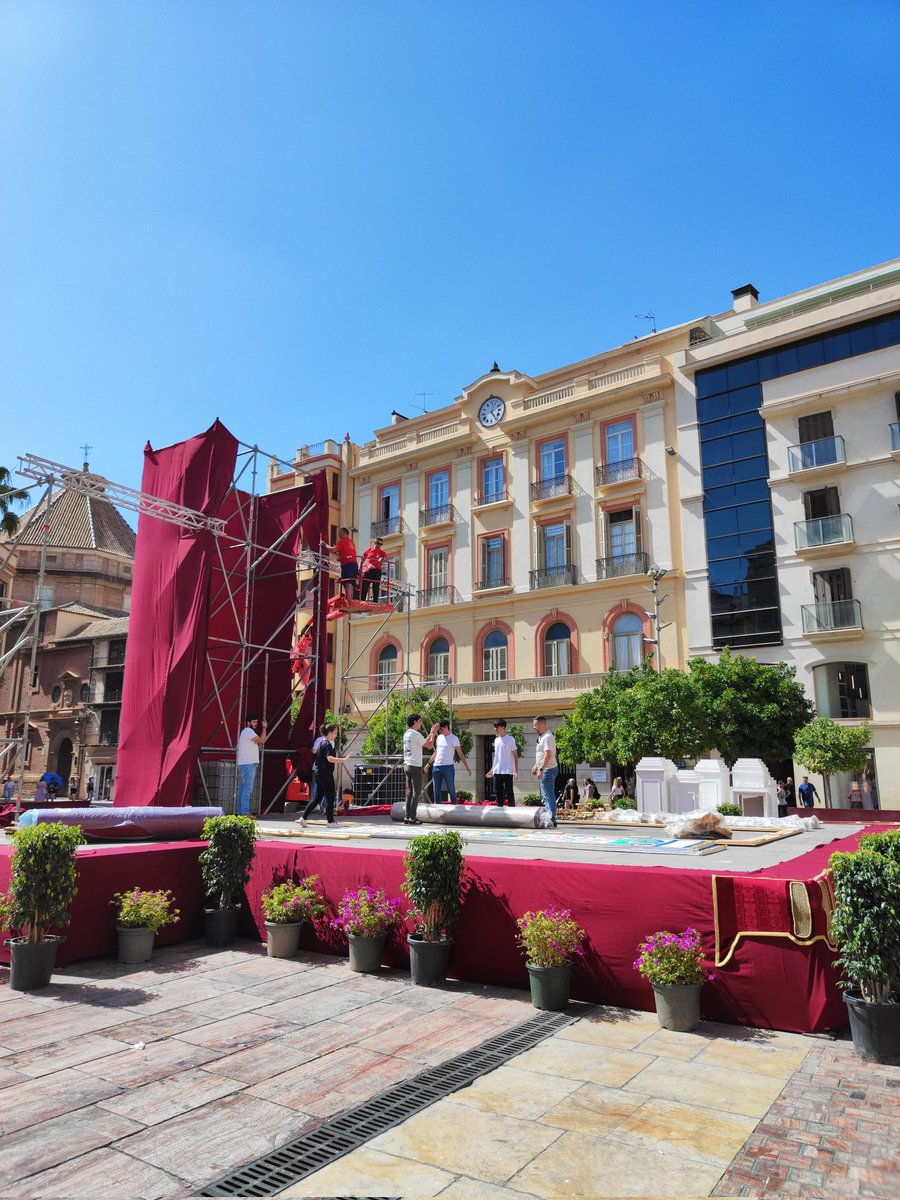 Comienza el montaje del altar donde se encontrará el Señor de la Cena por la Solemnidad del Corpus, este año con tintes extraordinarios por el Centenario de la Hermandad #CofradíasMLG