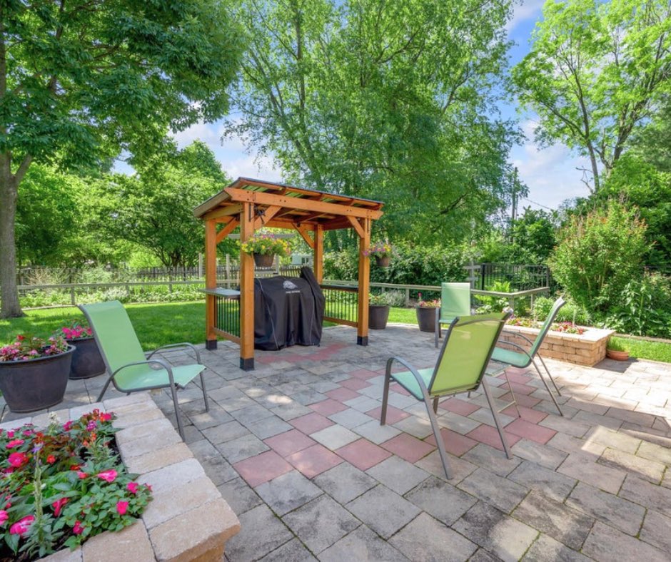 TurfTownProp's tweet photo. JUST LISTED! 3362 Mantilla Dr, Lexington, KY🏡Well maintained two story home in the fabulous Harrods Hill neighborhood! Call Julie Thornhill (859)806-5430 🌟
#new #newlisting #forsale #lexingtonhomes #homesforsale #lexingtonky #turftownproperties #garden #backyardgarden https://t.co/9hZyDaAnfB