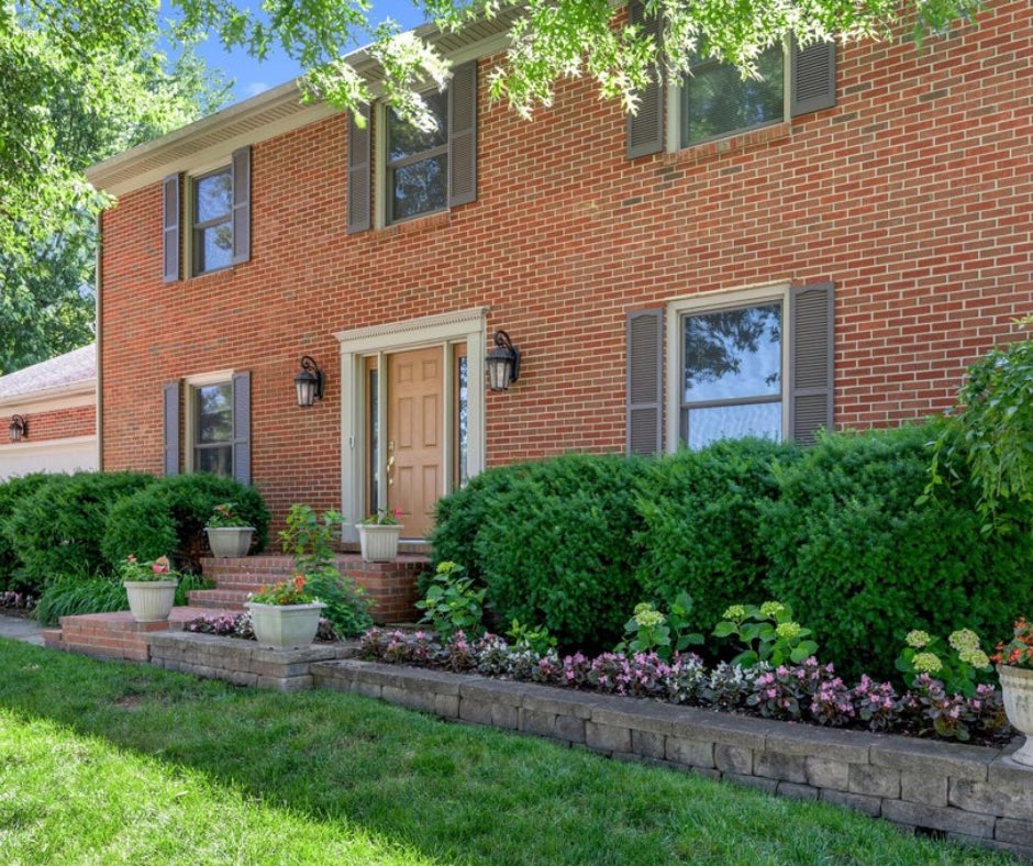 TurfTownProp's tweet photo. JUST LISTED! 3362 Mantilla Dr, Lexington, KY🏡Well maintained two story home in the fabulous Harrods Hill neighborhood! Call Julie Thornhill (859)806-5430 🌟
#new #newlisting #forsale #lexingtonhomes #homesforsale #lexingtonky #turftownproperties #garden #backyardgarden https://t.co/9hZyDaAnfB