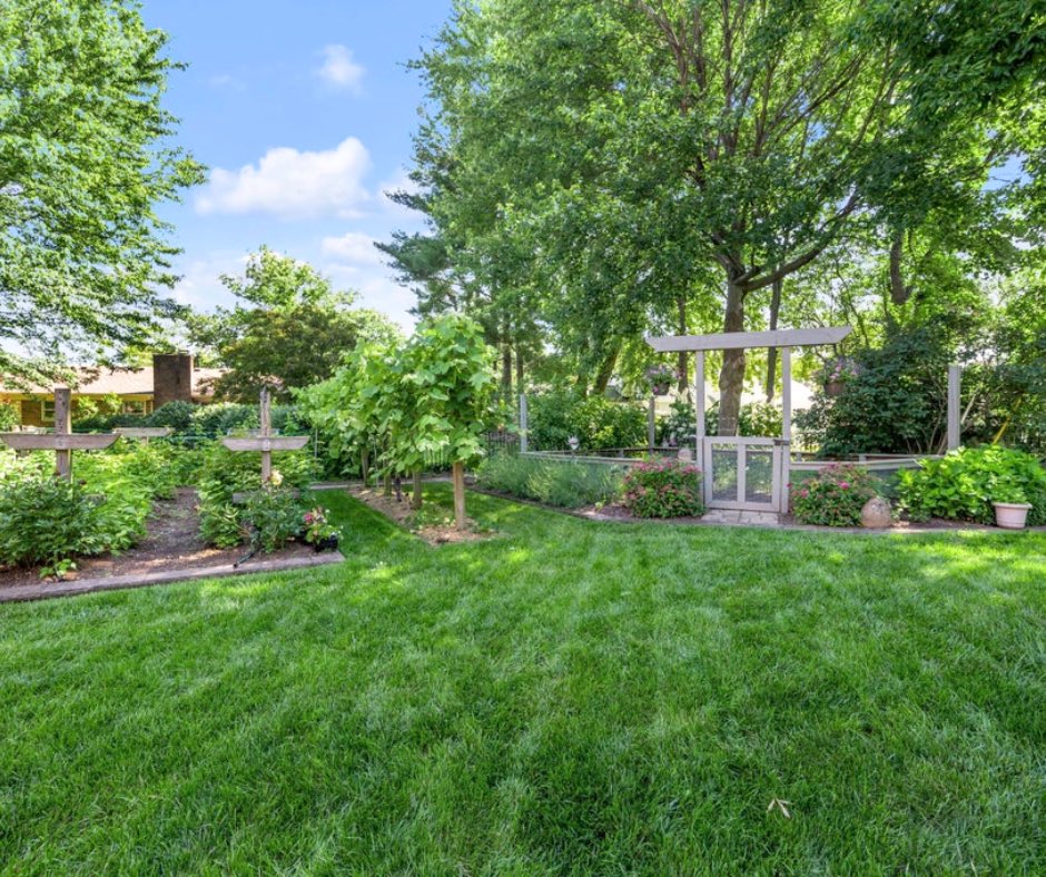 TurfTownProp's tweet photo. JUST LISTED! 3362 Mantilla Dr, Lexington, KY🏡Well maintained two story home in the fabulous Harrods Hill neighborhood! Call Julie Thornhill (859)806-5430 🌟
#new #newlisting #forsale #lexingtonhomes #homesforsale #lexingtonky #turftownproperties #garden #backyardgarden https://t.co/9hZyDaAnfB