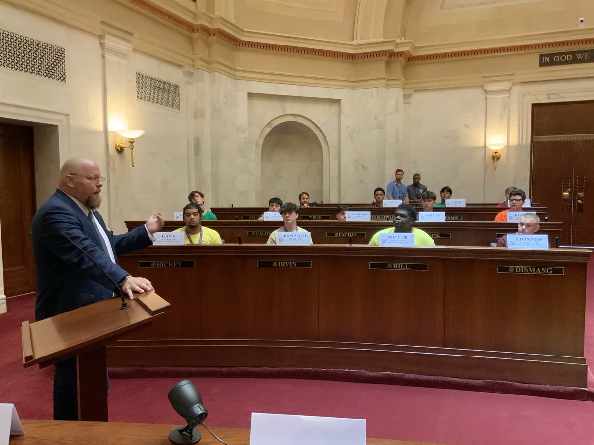 ArkansasSenate's tweet image. Sen. Steve Crowell talks to Boys State delegates about the legislative process. The boys were at the Capitol for a mock session and to learn about government, in a program organized by the American Legion to teach young people about government.