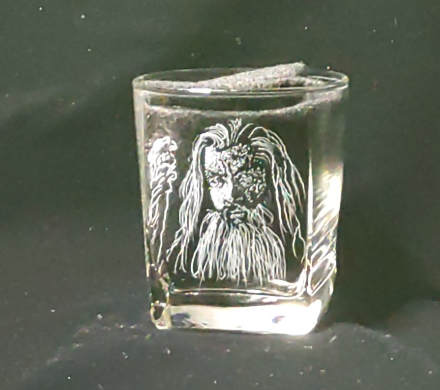 今月の彫り成果、その3。
 #グラスエングレービング #glassengraving
 #ホビット #thehobbit #theloadoftherings #LotR
 #LotRfanart
 #thranduil #gandalf