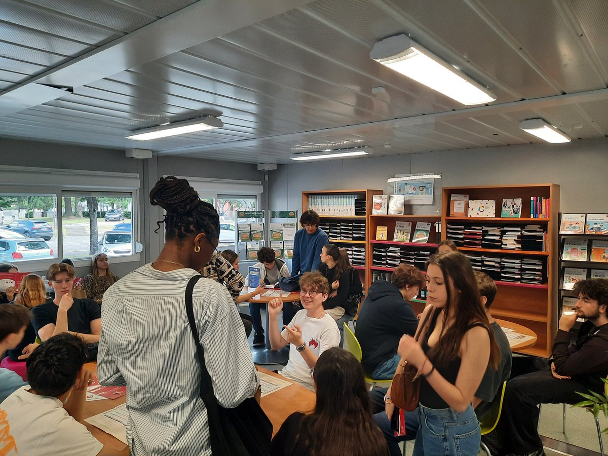 Un grand merci à M. Le président <a href="/hugueskenfack/">hugues kenfack</a> <a href="/UTCapitole/">Université Toulouse Capitole</a> pour son accueil chaleureux et aux étudiantes ambassadrices pour la visite de l'université et les nombreux échanges.
La journée s'est poursuivie au palais de justice pour nos élèves de terminale option Droit DGEMC.