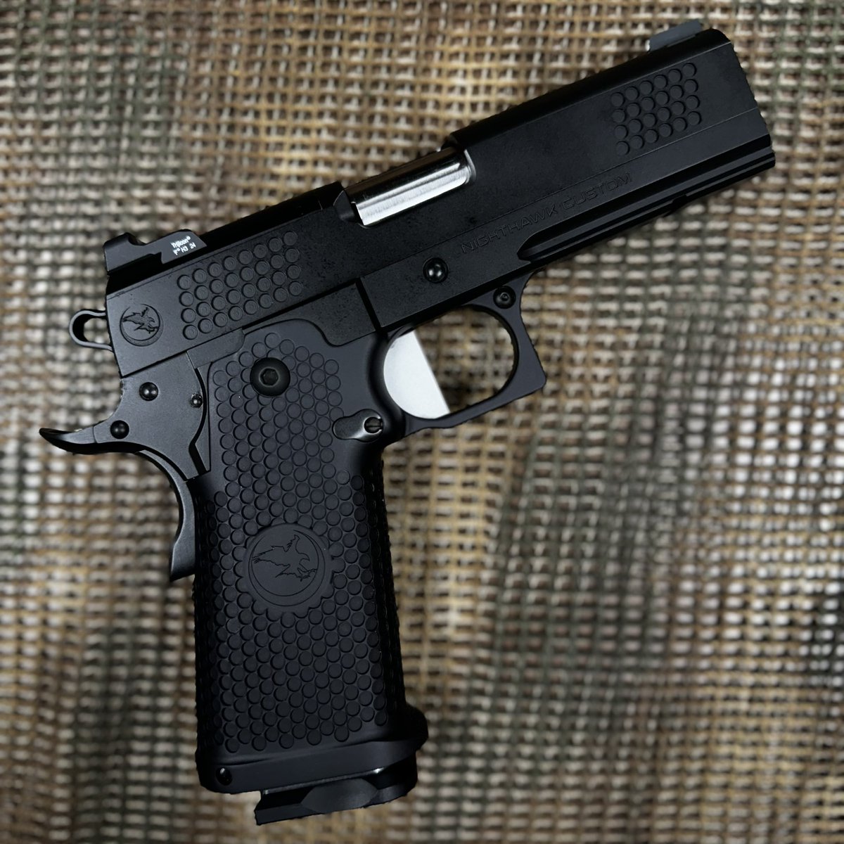 FLGX's tweet image. 1) Nighthawk President 1911+ 9mm 5” Stainless and gold with 14k gold beed front sight and 2011 pattern double stack magazine

2) Nighthawk President 1911+ 9mm 5” rose gold and black with 14k beed front sight and 2011 pattern double stack magazine

3) Nighthawk TRS 9mm 4.25”…