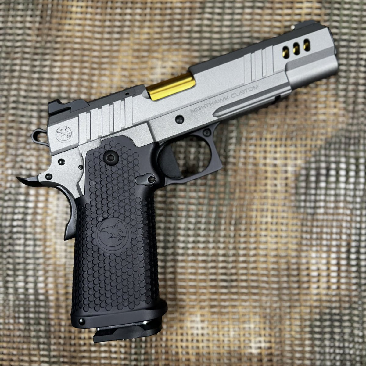 FLGX's tweet image. 1) Nighthawk President 1911+ 9mm 5” Stainless and gold with 14k gold beed front sight and 2011 pattern double stack magazine

2) Nighthawk President 1911+ 9mm 5” rose gold and black with 14k beed front sight and 2011 pattern double stack magazine

3) Nighthawk TRS 9mm 4.25”…