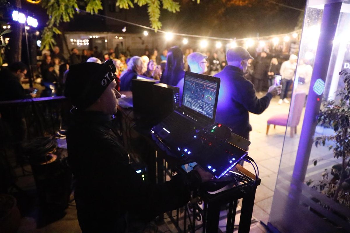 atención: el viernes 7.06 en las calles Córdoba y Alvarado se realizará la 2da edición del “Festival Yeca”. Contará con la participación de + de 15 locales con descuentos en gastronomía, bebidas, shows musicales, infantiles, etc

⁦<a href="/RevistaCentral1/">Revista Central</a>⁩ ⁦⁦@BernardoMartin0