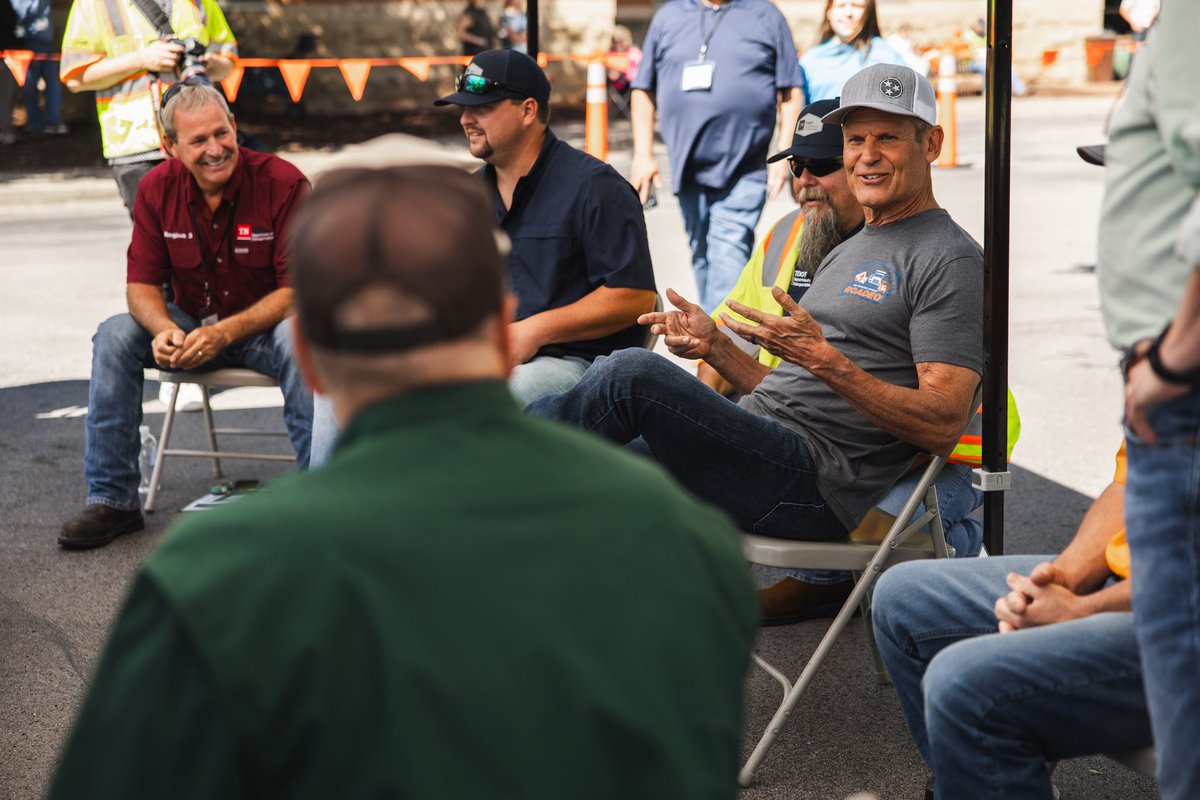 GovBillLee's tweet photo. Great to spend time with @myTDOT workers &amp; see their skills at the TDOT ROADeo.

These men &amp; women are true public servants, &amp; we're thankful for their work to keep TN roads safe.🚧🚜 https://t.co/ikEHxiaR9p