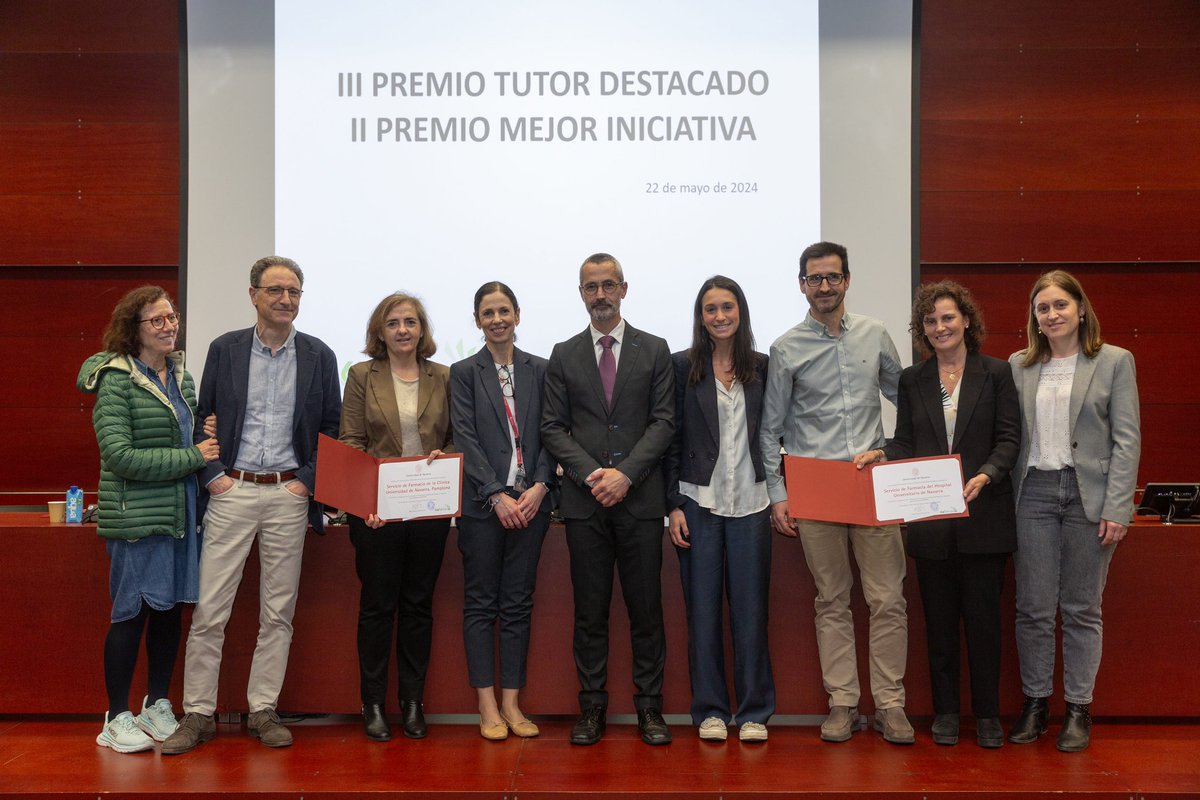 El Servicio de Farmacia de la CUN @ClinicaNavarra ha recibido recientemente el premio al Tutor Destacado en Estancias Tuteladas del Grado de Farmacia de la Universidad de Navarra @unav ¡Enhorabuena a todos los profesionales del Servicio! #salud