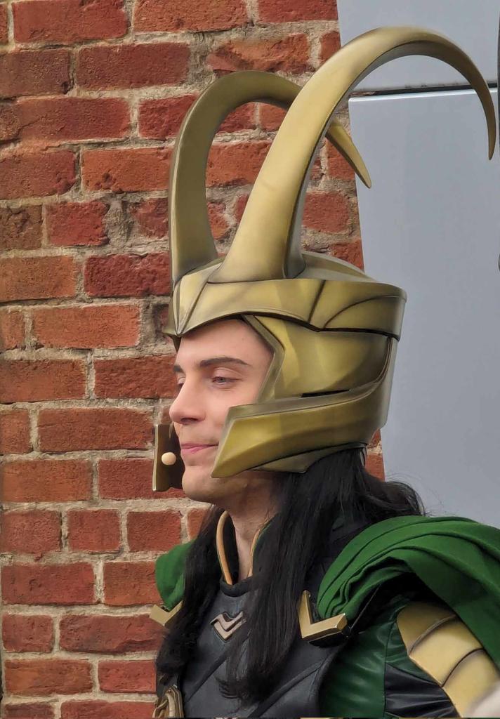 Hey, @dicksp8jr, just ran into this guy at @DisneylandParis. He claims he's Loki, but that ain't no fedora.
#UnfinishedBusiness 
#DirectorDick