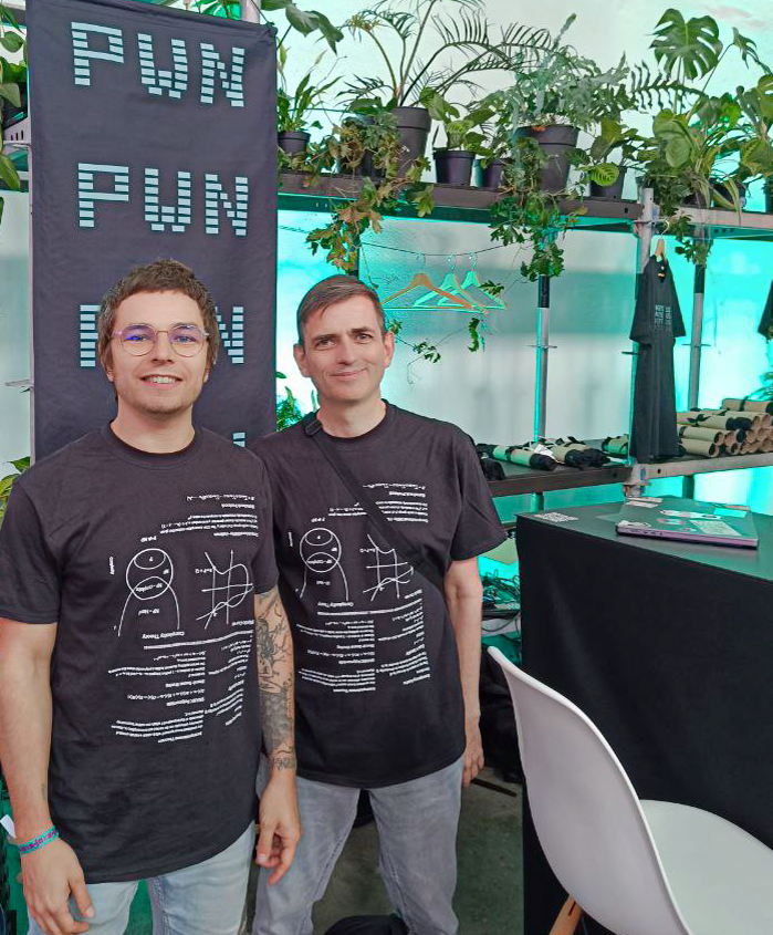 Extropy's tweet image. 👋 Hello from @EthPrague frens! It&apos;s always good to catch-up with the talented crew at @pwndao! 

If you&apos;re at #EthPrauge don&apos;t be shy say &quot;hello&quot; 🤝

#extropy #extropyaudits