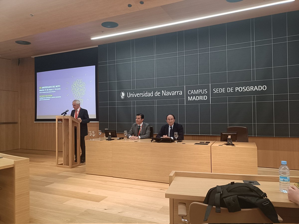 Isabel López Triana (@ilopeztriana) on Twitter photo Inteligencia contextual y nuevos escenarios para la comunicación, celebrando el XX aniversario del <a href="/mcpc_unav/">MCPC_UNAV</a>, <a href="/carlbarrera/">Carlos Barrera</a>, <a href="/jrvirgili/">Jordi Rodríguez Virgili</a> escuchando a <a href="/EmilioLamo/">Emilio Lamo de Espinosa</a> Inteligencia contextual y nuevos escenarios para la comunicación, celebrando el XX aniversario del <a href="/mcpc_unav/">MCPC_UNAV</a>, <a href="/carlbarrera/">Carlos Barrera</a>, <a href="/jrvirgili/">Jordi Rodríguez Virgili</a> escuchando a <a href="/EmilioLamo/">Emilio Lamo de Espinosa</a>