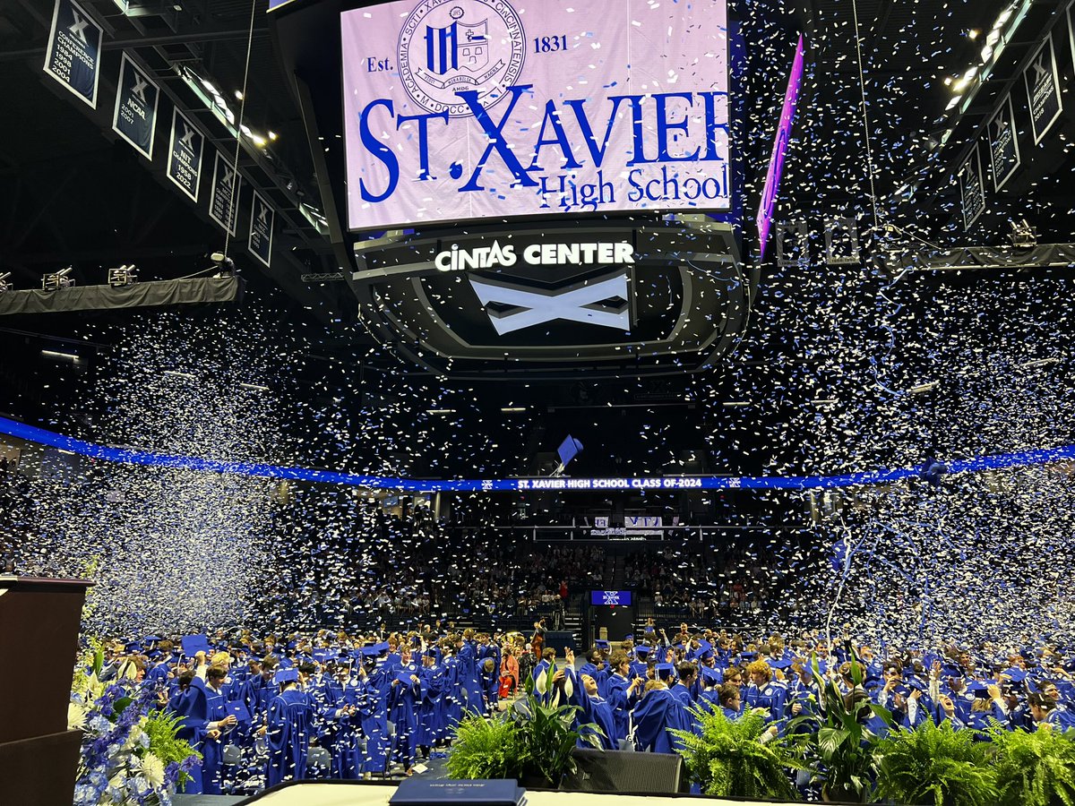 Prez41X's tweet photo. Congratulations to the Class of 2024!
Go and set the world afire! #LongBlueLine #AMDG https://t.co/bpXMxdEBgH