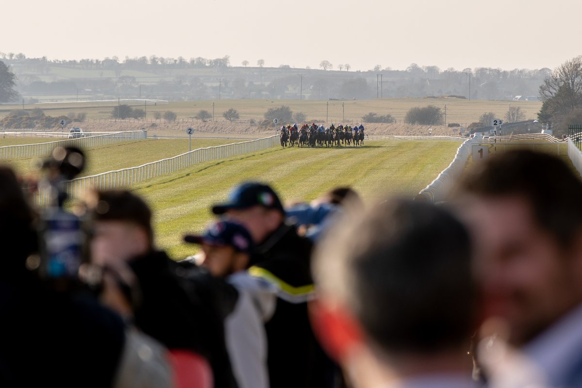 Did you watch the #IrishGuineas? 🏇 Rosallion, ridden by Sean Levey, dominated the race and secured a triumphant victory. With stablemate Haatem close behind in second place, it sealed a notable 1-2 triumph for trainer Richard Hannon. bit.ly/Coolmore-Spect…