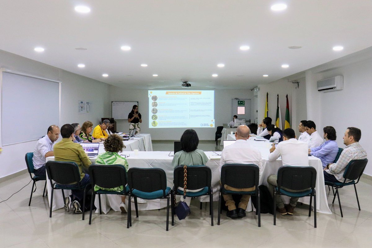 Nos unimos a la Fundación Grupo Social para potenciar la calidad de vida en Algeciras. En una reunión de articulación  exploramos cómo desde nuestra oferta institucional a través de #CampeSENA y el programa #SER impulsamos la estrategia de despensa sustentable. #PorEsoNosQuieren