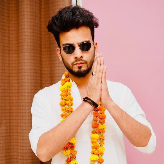 JaikyYadav16's tweet photo. एल्विश यादव ध्रुव राठी के ऊपर कल एक वीडियो लेकर आ रहा है, उस वीडियो का अंधभक्त बेसब्री से इंतज़ार कर रहे हैं 😂😂

उसका कहना है कि वह ध्रुव राठी को एक्सपोज करने वाला है जबकि उसे यह नहीं पता कि 

अगर तेरे सांपों के ज़हर पर ध्रुव राठी ने एक भी वीडियो बना दिया न तो फिर तेरा बस्ता बंध जायेगा।

मैंने पहले भी कहा और अभी भी कहूंगा कि यह वीडियो एलविश यादव सिर्फ अपने महीनों से डेड पड़े चैनल की रीच वापस लाने के लिए ला रहा है।

बेचारे अंधभक्तों को सब पागल समझते हैं 😂😂