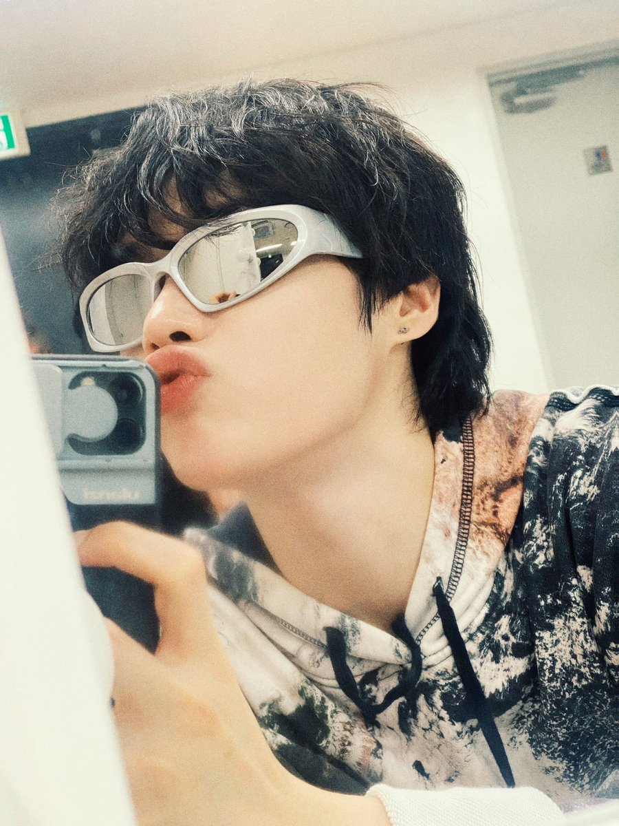 tongomato's tweet photo. 얘야 사람이 어떻게 1차로마라탕땡기시고2차로탕후루뽀시러갈거같은잼민력과동시에
압도적연상미를내뿜으시는오빠력을가질수가있어 https://t.co/61Gv2xnvAU
