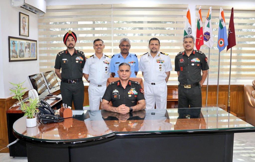 Maj Gen Harsh Chhibber, VSM, PhD, took over as the 27th Commandant of College of Defence Management #CDM_IDS from Rear Admiral Sanjay Datt, VSM on 31 May 24, who superannuated from #IndianNavy after 36 years of yeoman service to the Nation. Lt Gen JP Mathew #CISC, & All Ranks