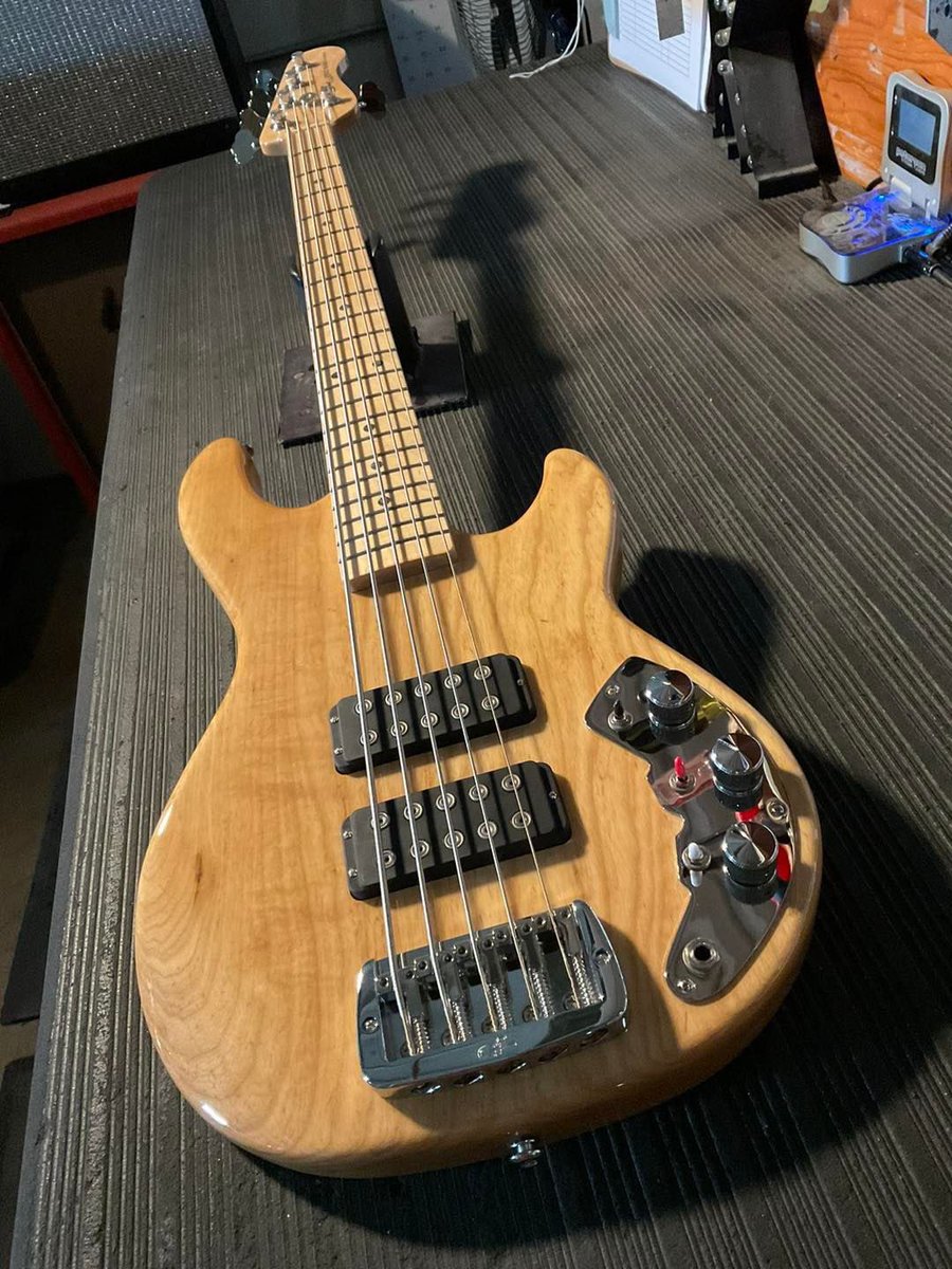 CLF Research L•2500 in Natural Gloss over swamp ash. Built for G&L Premier Dealer @SweetwaterSound. #glguitars #sweetwater