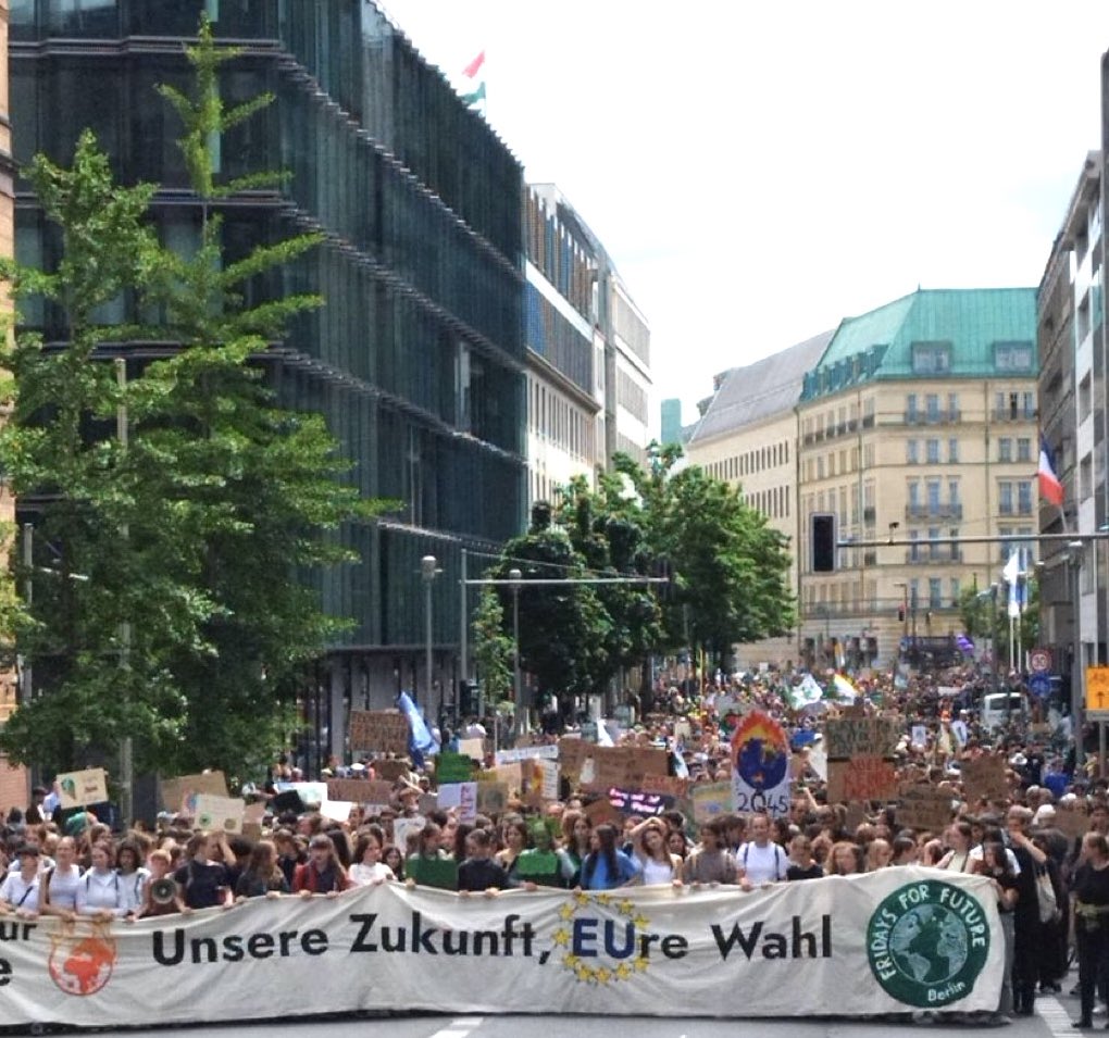 katieholten's tweet image. HUGE climate strike in Berlin today. 13,000 people in the streets! Europe faces a decisive election next week. The radical right hopes to win, but we are out here, defending democracy and fighting for climate justice. 🌍 #ClimateStrike #klimastreik #VoteFuture #Berlin
