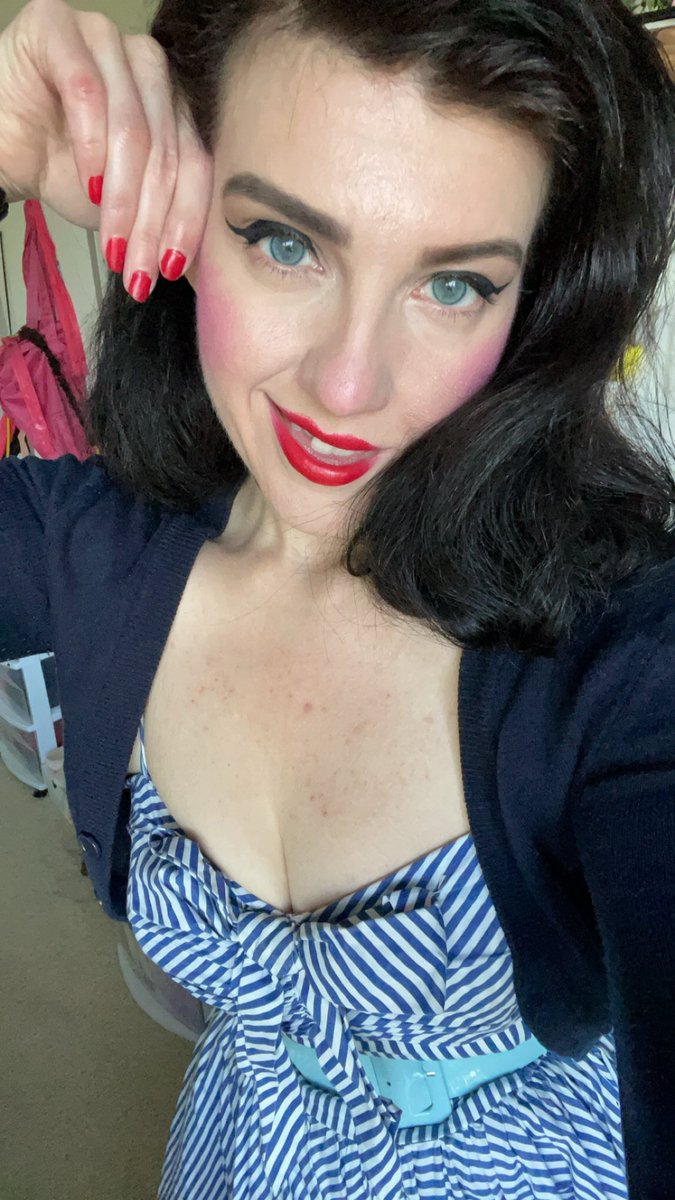 Melissa_Johnson's tweet photo. Last look of May. 💕✨

Wearing a local school district’s colors in support a good coworkers high school graduation. 🎓💙🤍 https://t.co/S9NGyyQUsp
