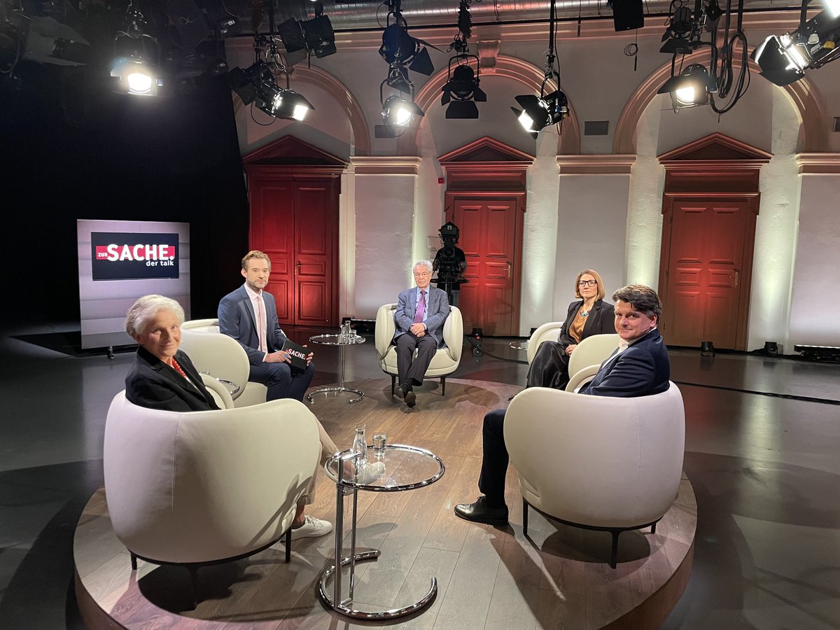 ORF III (@orfdrei) on Twitter photo Ist die Neutralität obsolet? Kommt ein NATO-Beitritt in Frage? Und brauchen wir eine EU-Armee?
Darüber diskutieren in einem #zurSACHE spezial vor der EU-Wahl Heinz Fischer (ehem. Bundespräsident), <a href="/IrmgardGriss/">Irmgard Griss</a>, <a href="/vtchakarova/">Velina Tchakarova</a> und <a href="/c_ultsch/">Christian Ultsch</a>
📺 20:30 Uhr #ORFIII mit <a href="/ReinerReitsamer/">Reiner Reitsamer</a> Ist die Neutralität obsolet? Kommt ein NATO-Beitritt in Frage? Und brauchen wir eine EU-Armee?
Darüber diskutieren in einem #zurSACHE spezial vor der EU-Wahl Heinz Fischer (ehem. Bundespräsident), <a href="/IrmgardGriss/">Irmgard Griss</a>, <a href="/vtchakarova/">Velina Tchakarova</a> und <a href="/c_ultsch/">Christian Ultsch</a>
📺 20:30 Uhr #ORFIII mit <a href="/ReinerReitsamer/">Reiner Reitsamer</a>