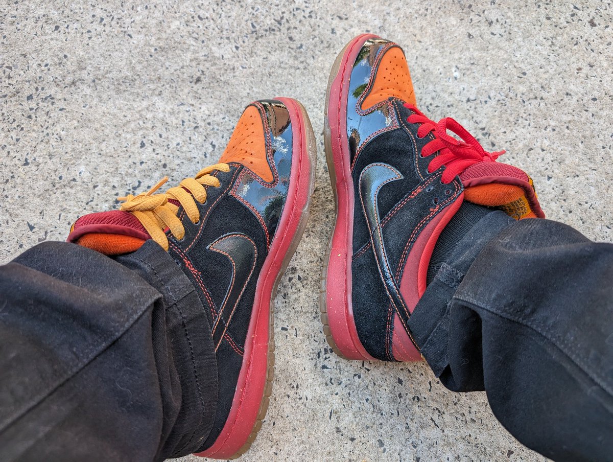 Sn3ak3r_Fr3ak3r's tweet photo. #WDYWT Hawaii Lows .. #YourSneakersAreDope #NikeSB #NSBOrg #StashedBoxes #WearYourKicks #SneakerAdmirals https://t.co/WYi2G9Pe2z