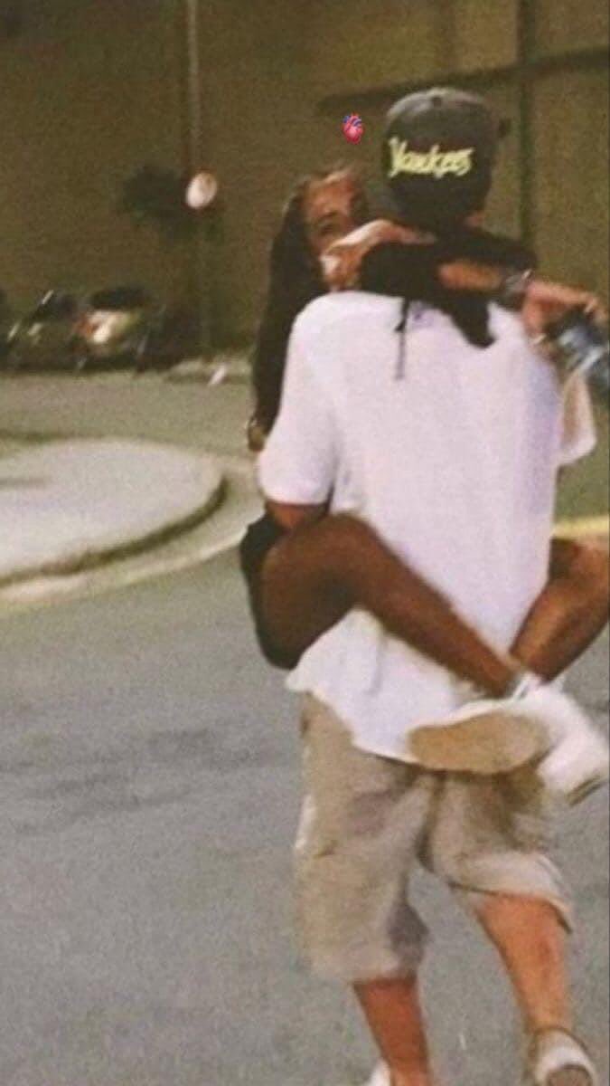 realbbymula's tweet photo. There's no duo like Mr. nonchalant and Mrs. crybaby😂😂😂 https://t.co/z1UMc2qRYL