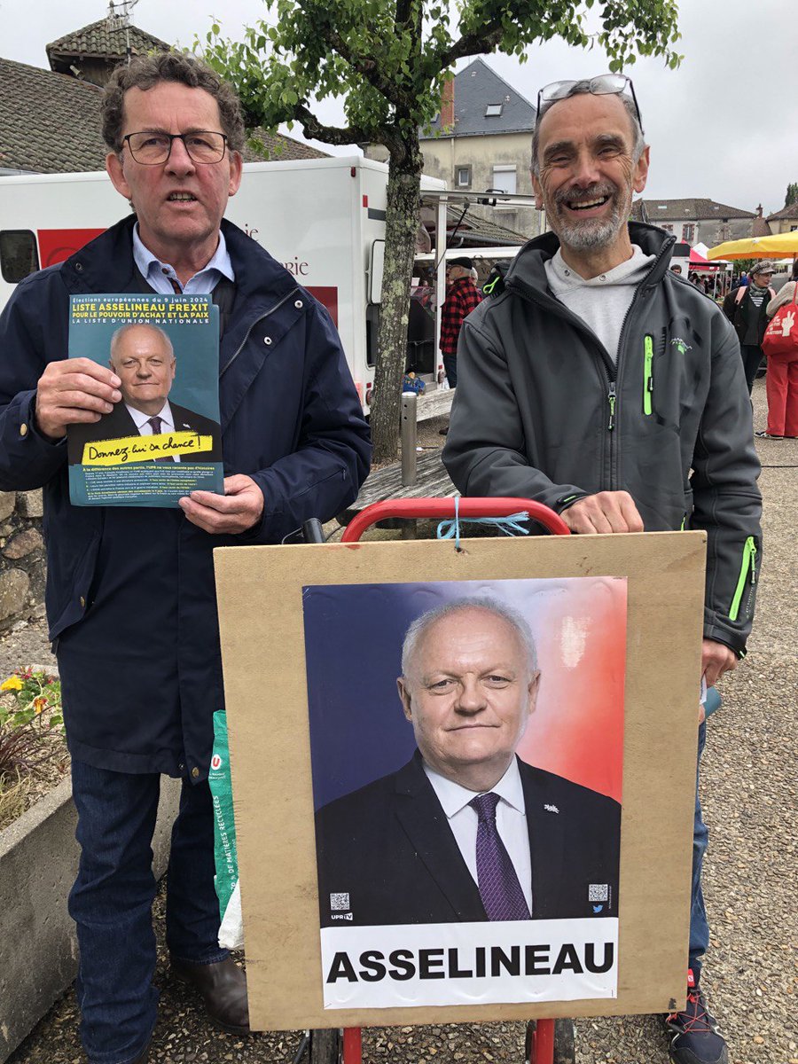 👀 Marché de Châlus en Haute-Vienne, ce vendredi 31 mai !

👏 Merci et bravo à ces deux adhérents de @uprtvfa @f_asselineau !

#BesoinDeFrexit #Frexit #FrexitUPR #FREXIT_UPR #Asselineau #BesoinDeFrance