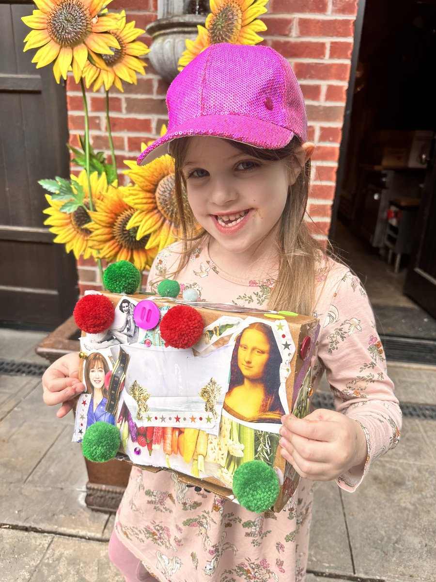 Students learned about Hannah Höch and her pioneering photomontage, gaining insights into its historical and cultural impact. The art project honed practical skills in scissor precision and gluing, enhancing dexterity and fostering collage appreciation. #ArtEducation ✂️