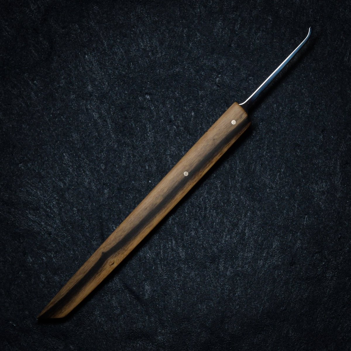 SparrowsPicks's tweet image. Ratyoke is live in the Sparrows Marketplace.
Model 302S in black &amp;amp; white ebony - 301 high yield stainless steel, partial tang short hook. Sterling silver pins. 

sparrowslockpicks.com/products/ratyo…

#LockPicks #Locksmithing #LockPickingTools #LockPickingKit #LockSport #ArtDecoDesign #Sleek