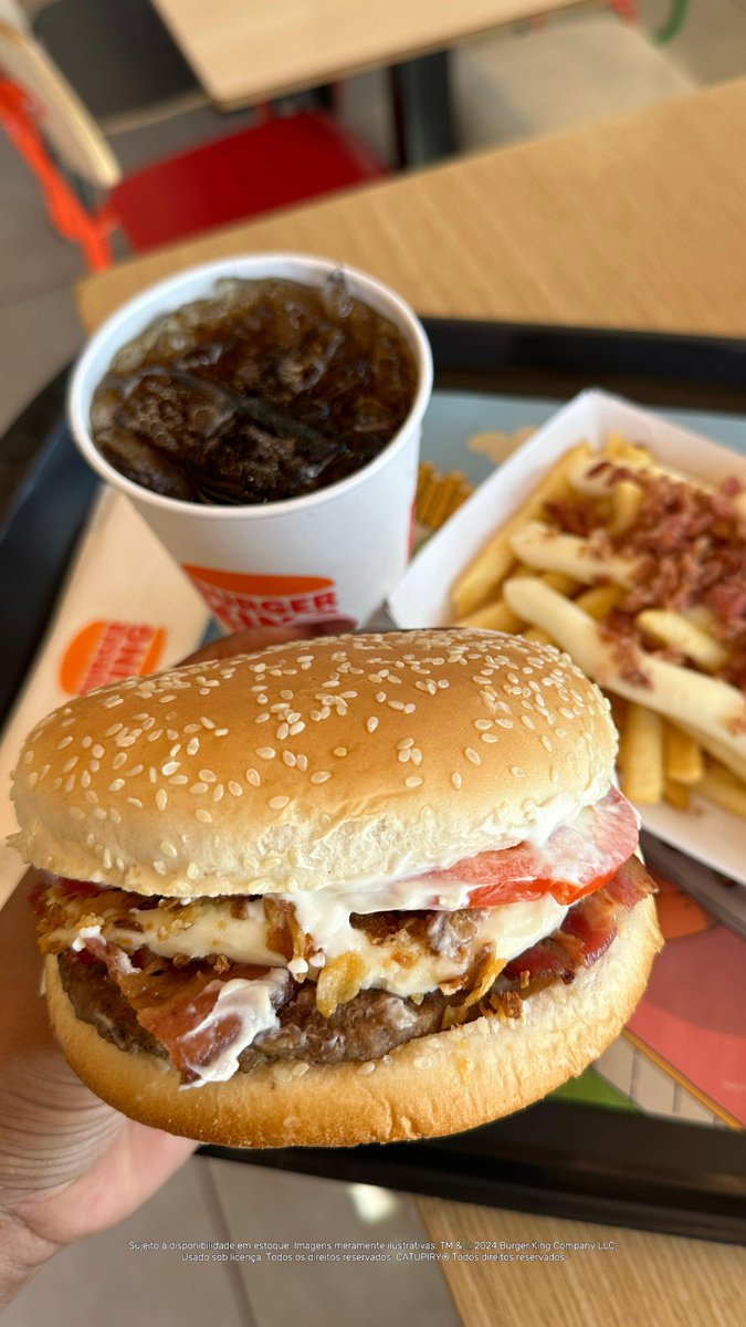 BurgerKingBR's tweet photo. esse é tão lindo quanto emenda de feriado na sexta https://t.co/VsKbJwm0Tz