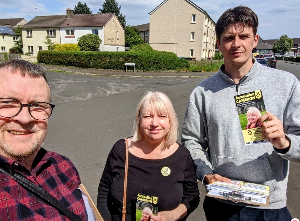 LinwoodAndCSNP's tweet image. Out canvassing for @JacquelinecSNP in sunny Linwood today :-) #ActiveSNP #VoteSNP #GE2024