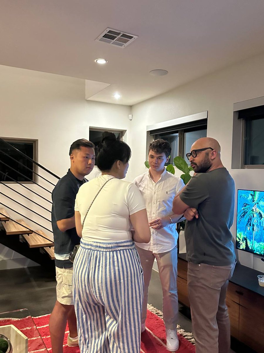 Aquarius intern @semona0x hosted an exclusive Sui community meetup with @SuiNetwork and @Mysten_Labs last night at #consensus2024. 

It was incredibly enriching to engage with @EmanAbio in person.💧