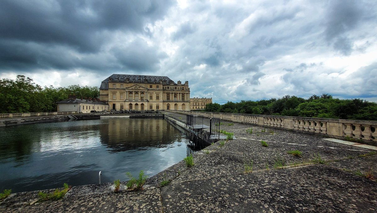 Les réservoirs de l'Aile Nord, château de Versailles 

📸 prise jeudi 30 maivembre 
(du mai costumé en novembre)