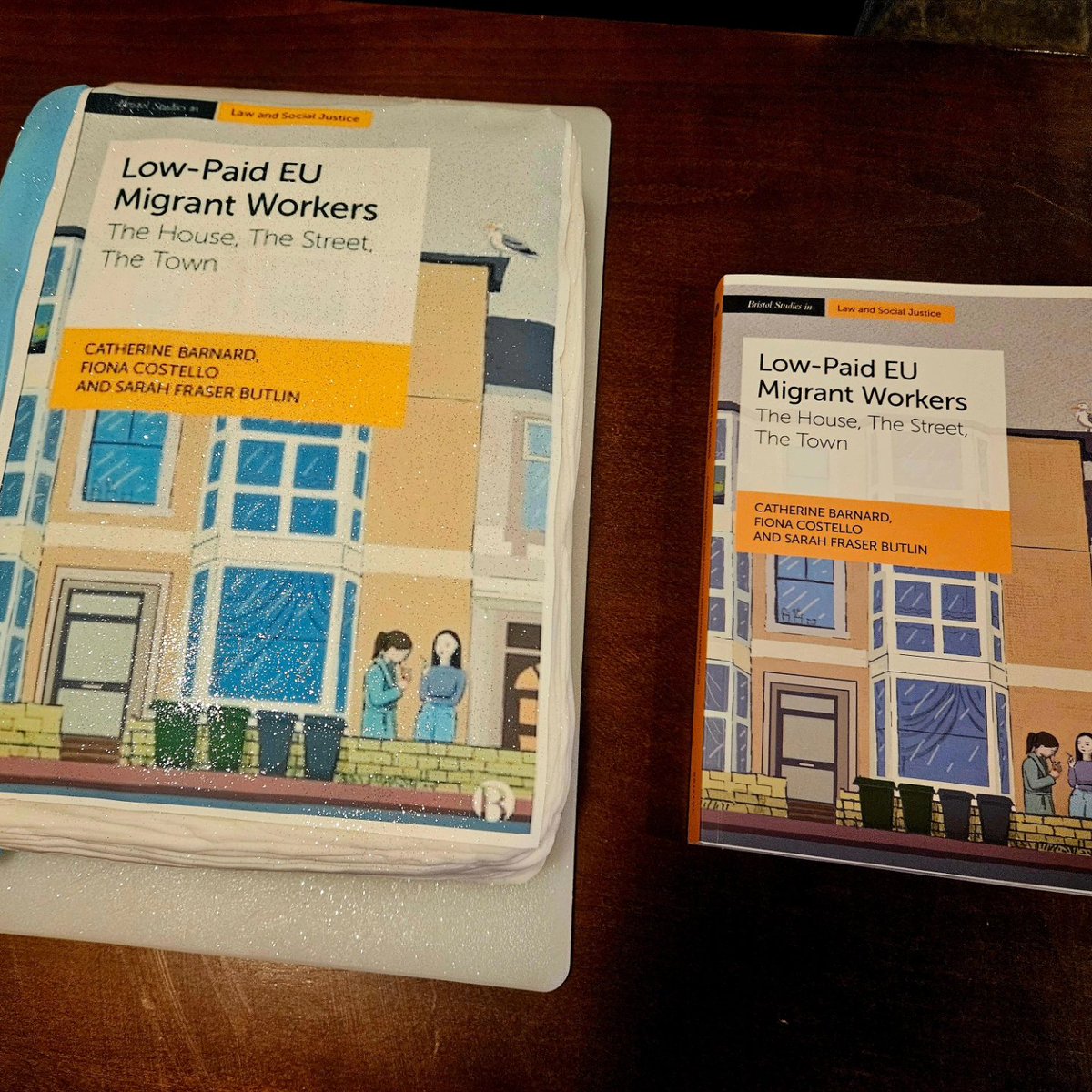 So grateful to all who attended the launch of our new book in it's home town on Weds w/ so many of the wonderful people who made it all possible...and cake 🍰👇 A 🧵/5 @CSBarnard24 @fiona_costello @SFraserButlin @GyrosOrg @cambridgelaw @BrisUniPress