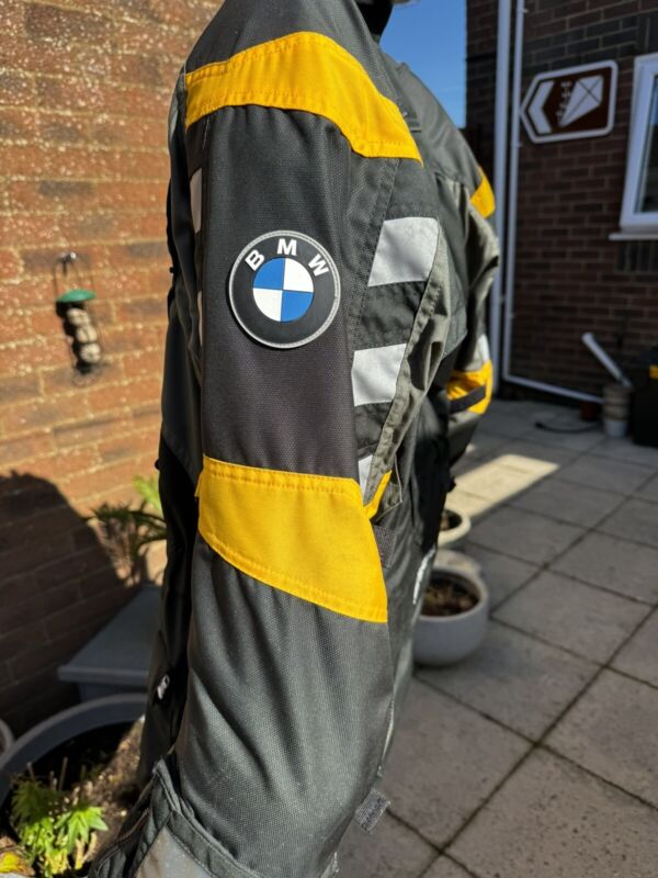 BMW RALLYE 3 SUIT.    Size 56 JACKET, Size 54 TROUSERS + LINERs

Ends Fri 31st May @ 6:15pm

ebay.co.uk/itm/BMW-RALLYE…

#ad #motorcycle #motorcyclejacket #moto #bikelife #motorbike #yamaha