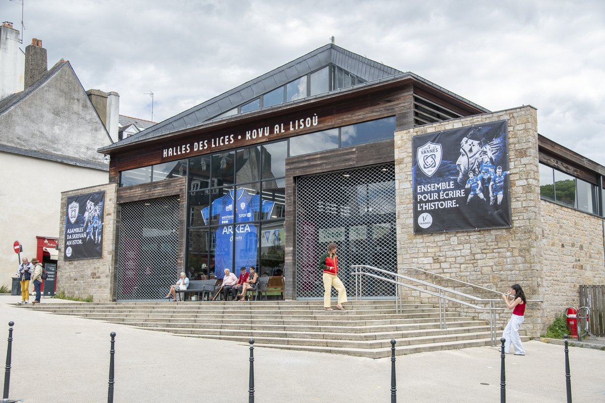 🏉 Ensemble pour écrire l'histoire ! La ville en bleu @rugbyclubvannes pour la demi-finale de Pro D2 à #Vannes ! En savoir plus 👉 swll.to/bUpI3