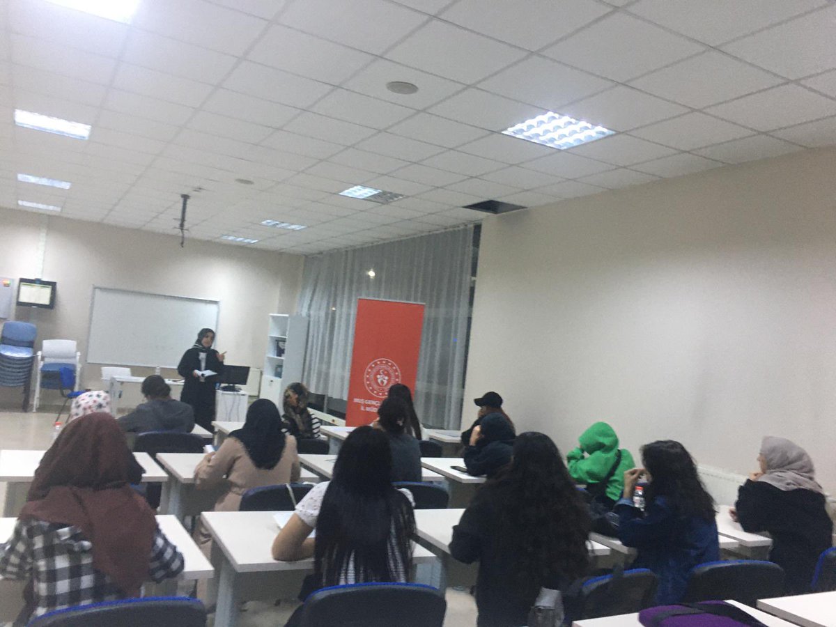 📍MÜŞTAK BABA YURDU GENÇ OFİS

💬🗣️Genç Ofis Dil Eğitimleri atölyesi kapsamında;
Osmanlıca eğitimlerimiz devam ediyor. 

#gençofis 
#GSBHepyanında
#merkezimizdesenvarsın